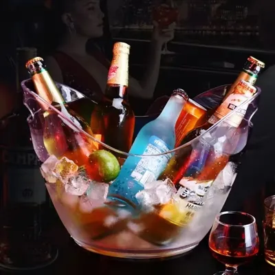 Hur många flaskor får plats i en ishink av plast?